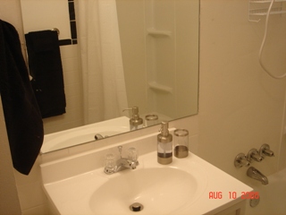 R3 Bathroom 2